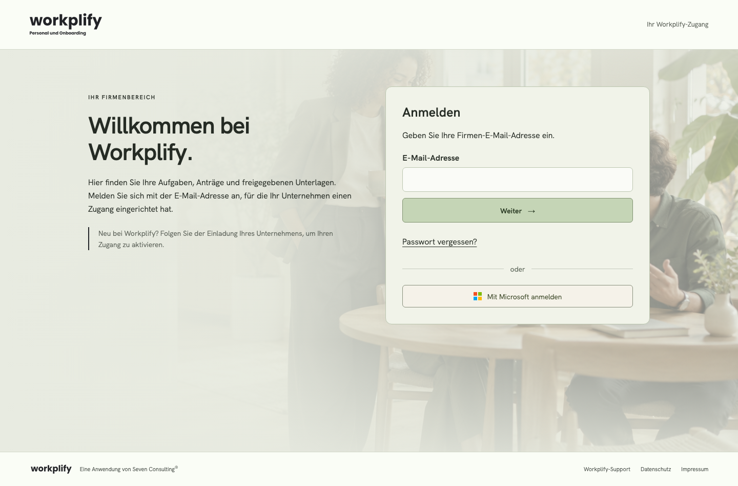 Workplify-Anmeldeseite mit E-Mail-Einstieg und Microsoft-Anmeldebutton